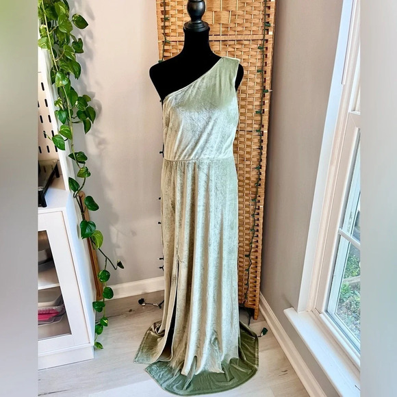 NWT Baltic Born Tatiana Velvet One Shoulder Maxi Dress - Picture 2 of 16